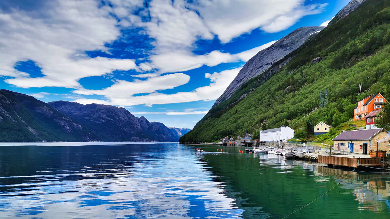 Stavanger-Florli-lysefjorden-cliffhike-hiking-tours-4444-world-longest-wooden-stairs-must-do-best-tours-2-1366x768-1